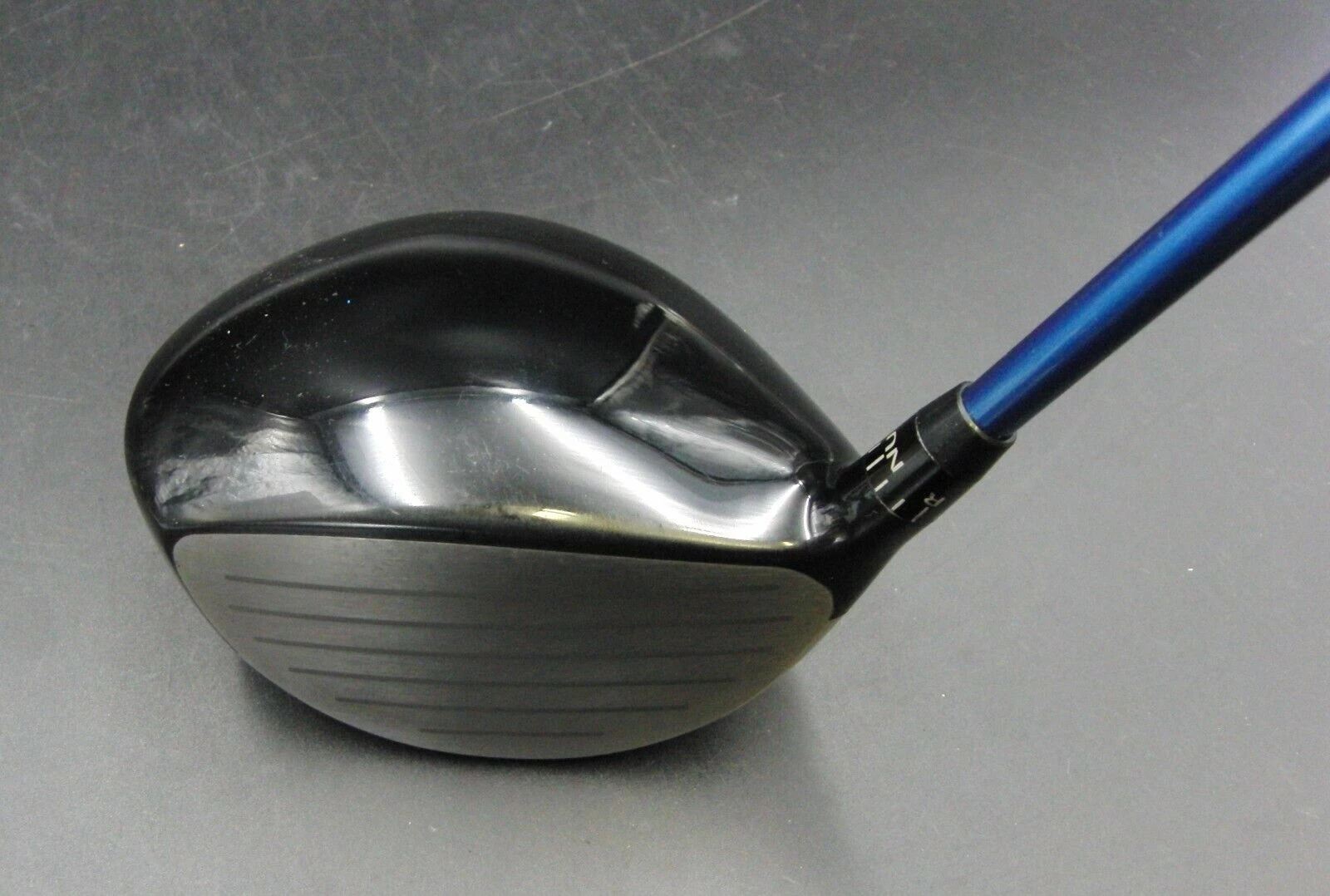 Srixon Z725 9.5° Driver Regular Graphite Shaft 4 Srixon Z725 9.5° Driver Regular Graphite Shaft - Image 2
